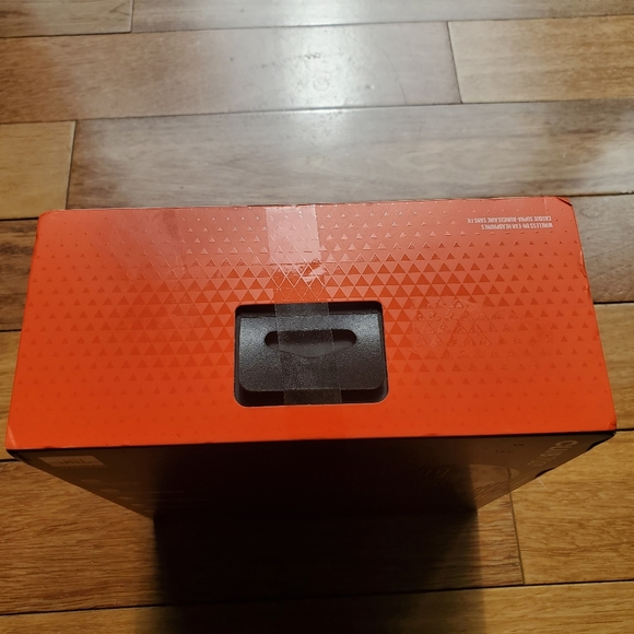 NEW JBL Club 700BT Wireless On-ear Headphones - Picture 7 of 11